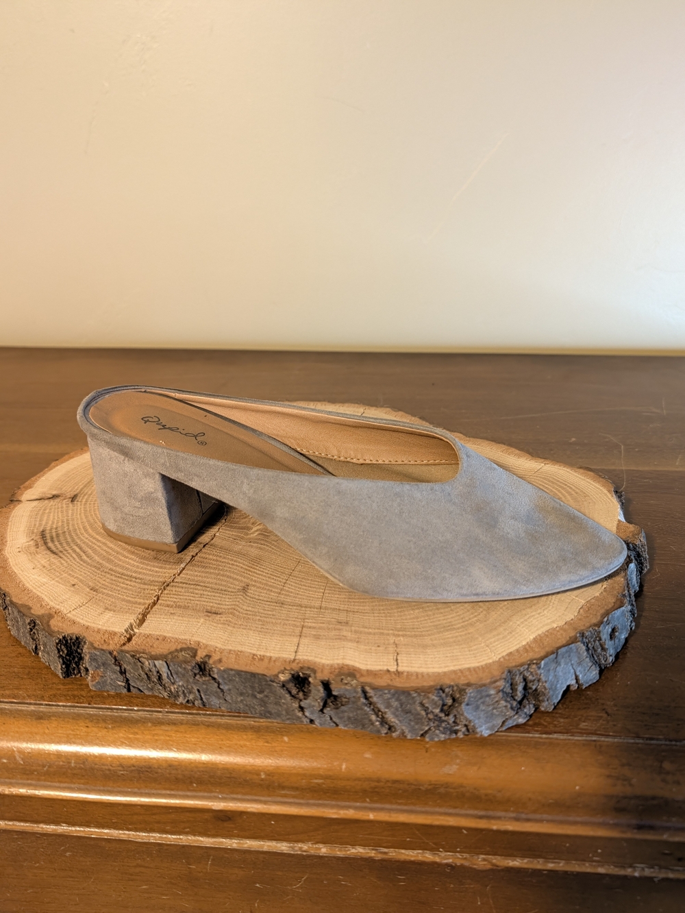Qupid Suede Block Heel Mule in Light Gray Sz 10